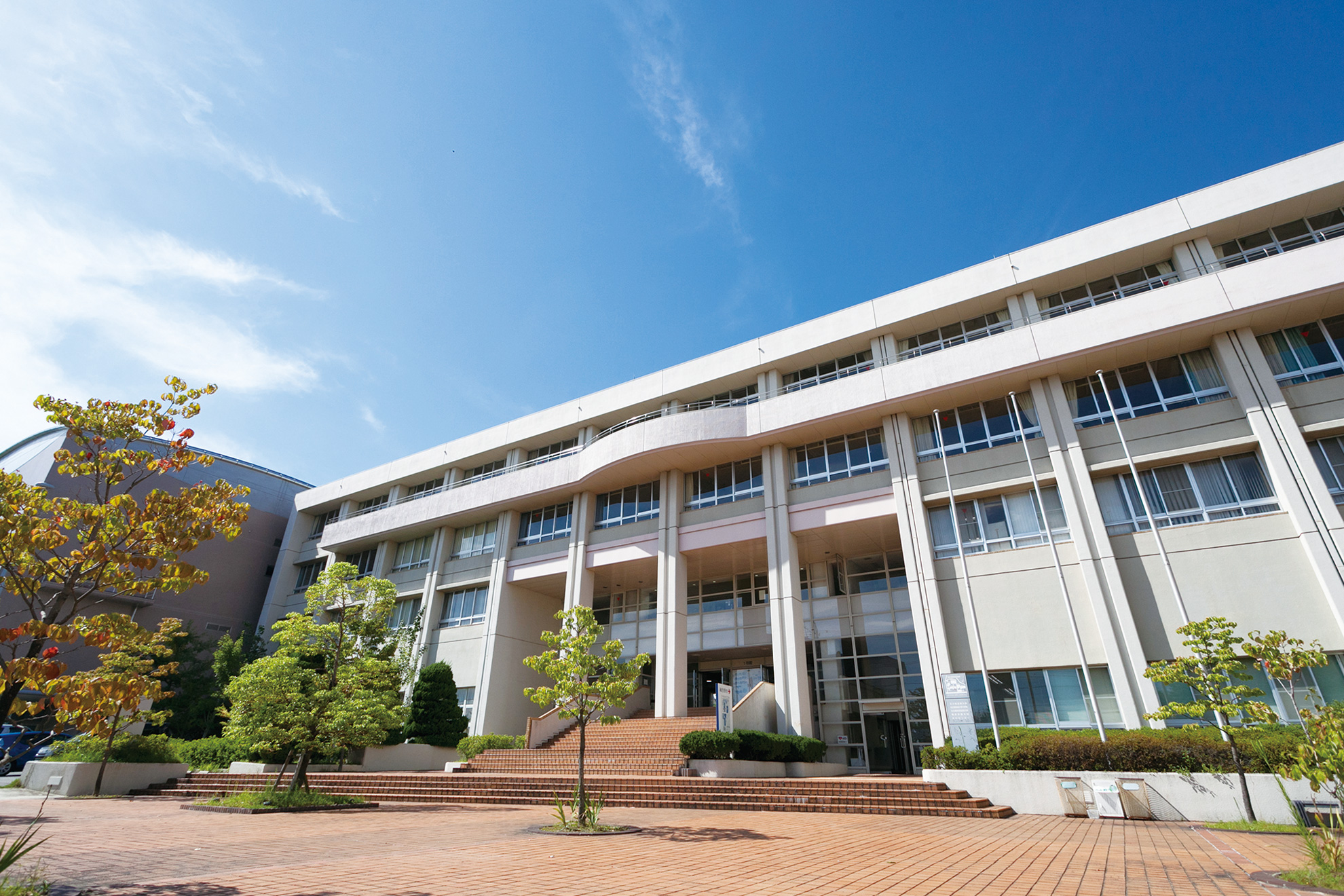 名古屋経営短期大学の評判と就職実績｜偏差値や学費の真相を検証