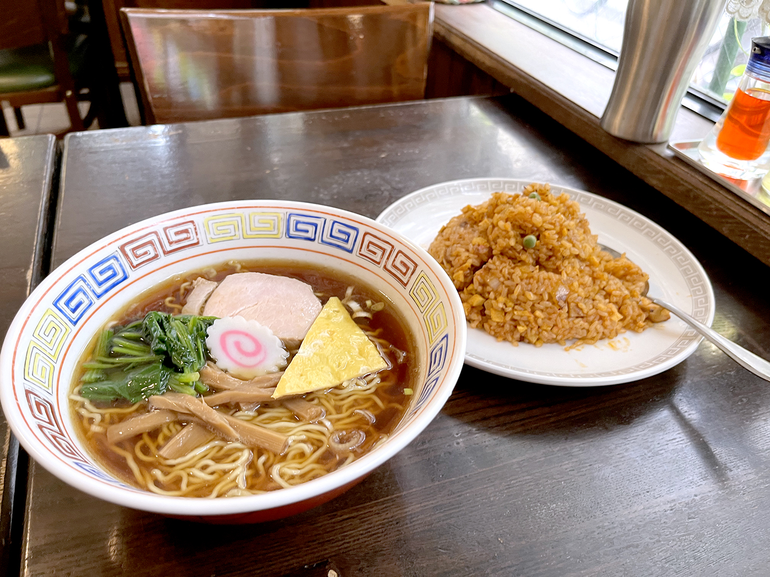 銀座萬福の中華そばが愛され続ける理由｜伝統の三角玉子焼きと歴史を徹底解剖