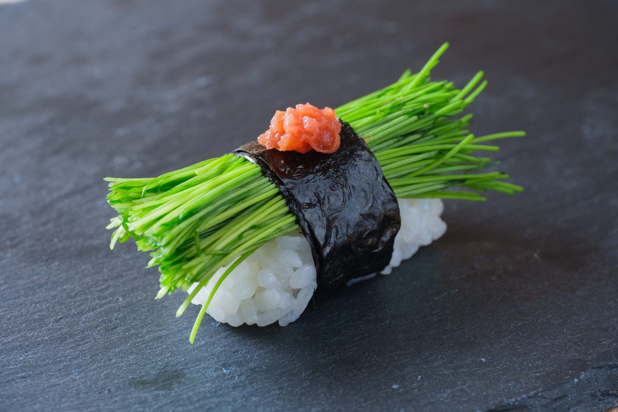 芽ネギ寿司はなぜ通を魅了するのか？発祥の歴史と絶妙な食べ方を徹底解説