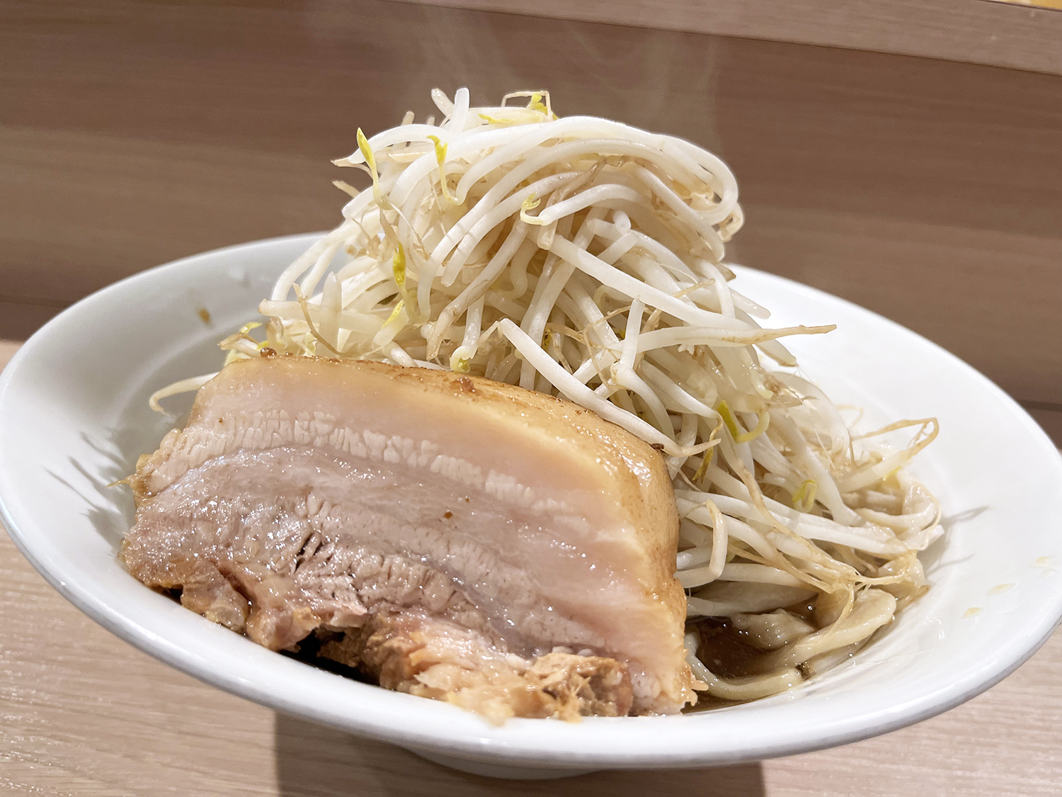 新橋二郎系ラーメンの覇権争い！本当に旨い名店とコールの真相に迫る