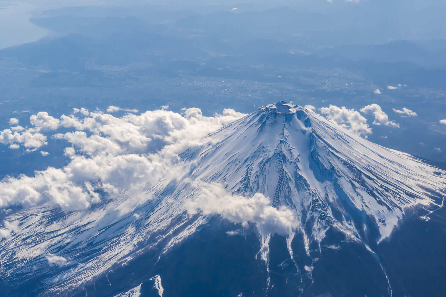 富士山は何県？静岡と山梨の県境論争の真相と山頂の驚くべき所有権