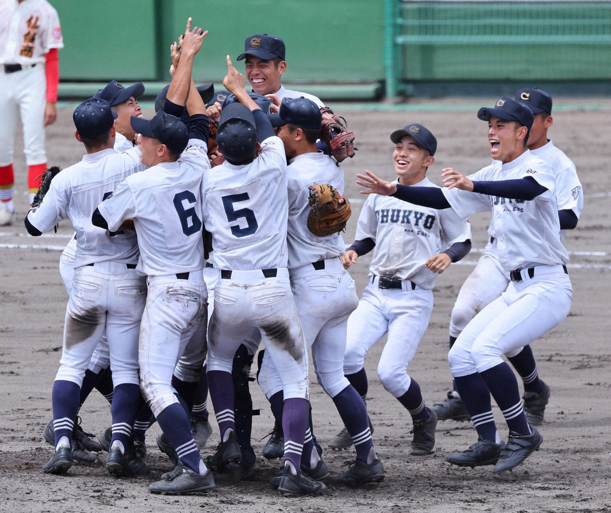 高校軟式野球の熱狂と真実！硬式との違いから伝説の延長50回まで徹底解明