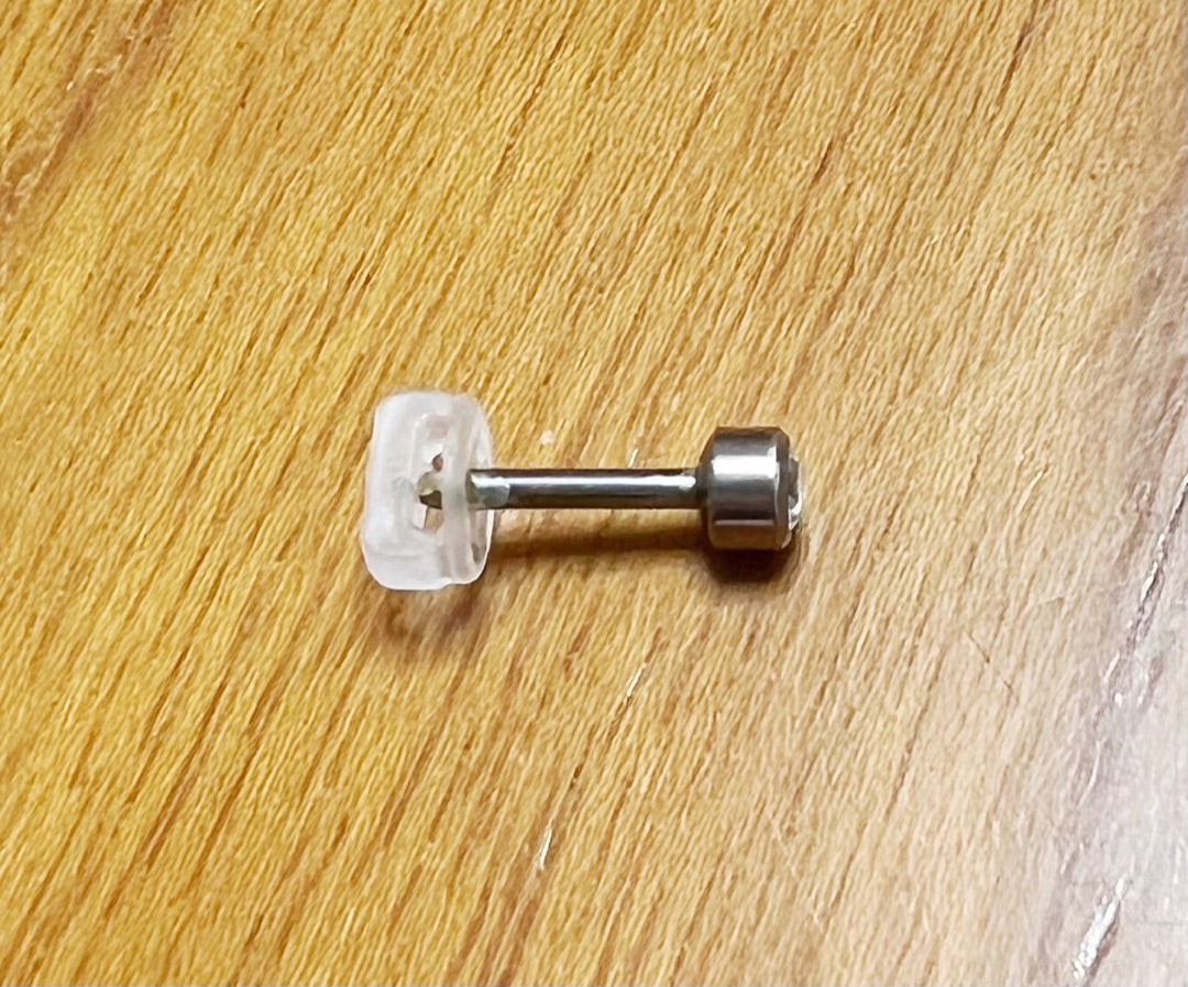 ファーストピアスの痛くない外し方完全ガイド！固いキャッチの裏ワザと時期