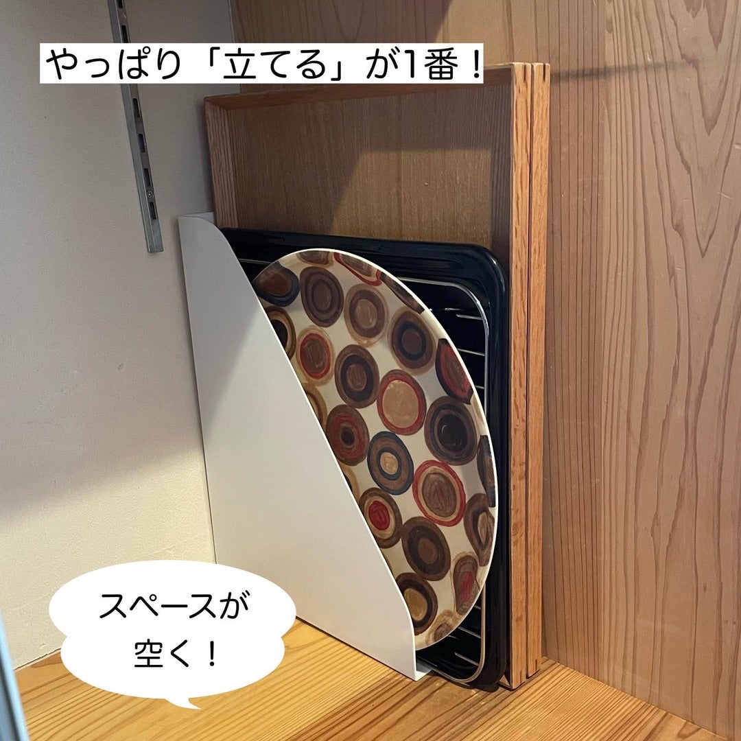 【衝撃】かさばるお盆が消える？100均で食器棚の隙間を救う収納神ワザ