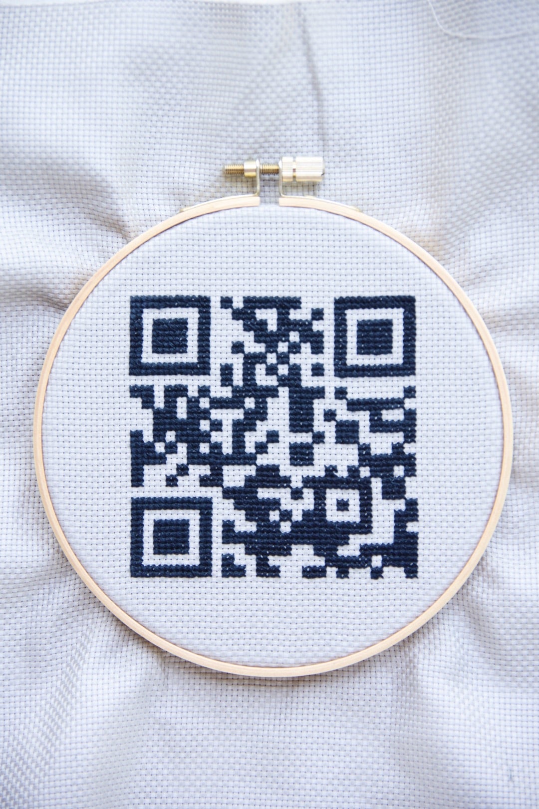 服やワッペンのQrコード刺繍は読める？失敗しない作り方と注文術