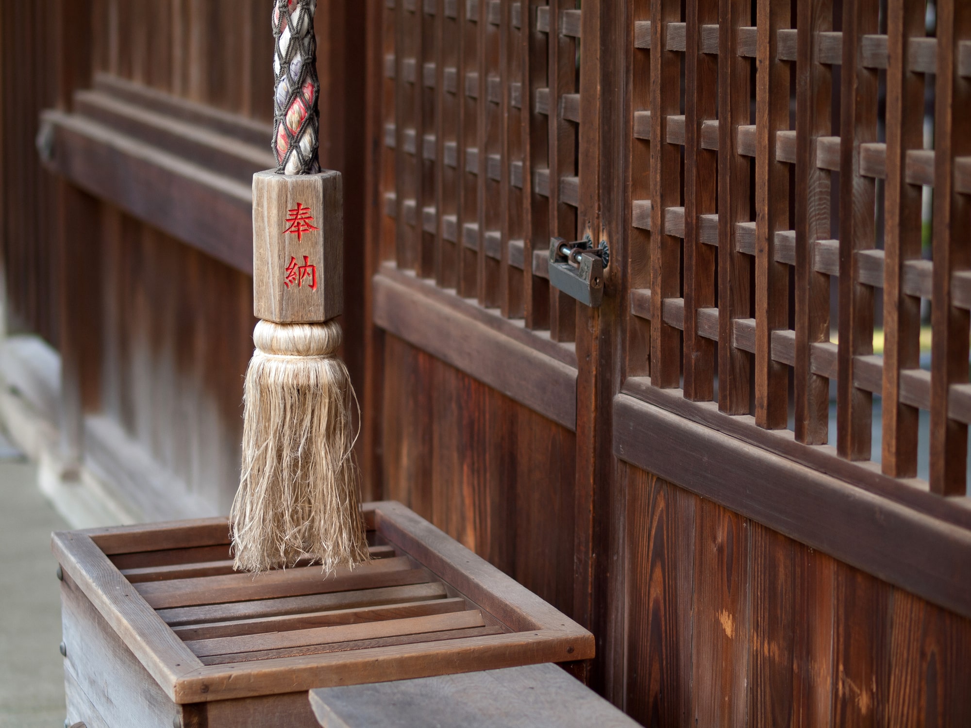 神社のお賽銭に10円玉はNg？金額の語呂合わせと正しい参拝作法を徹底解説