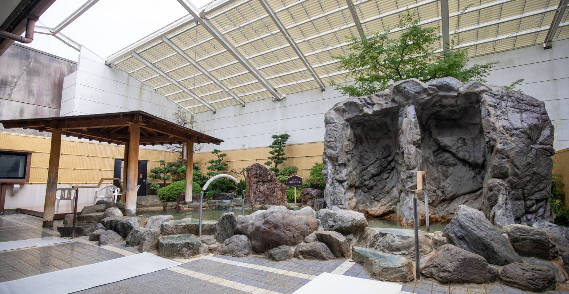 津島市「天然温泉 湯楽」の人気の秘密！サウナ・料金と混雑状況解説