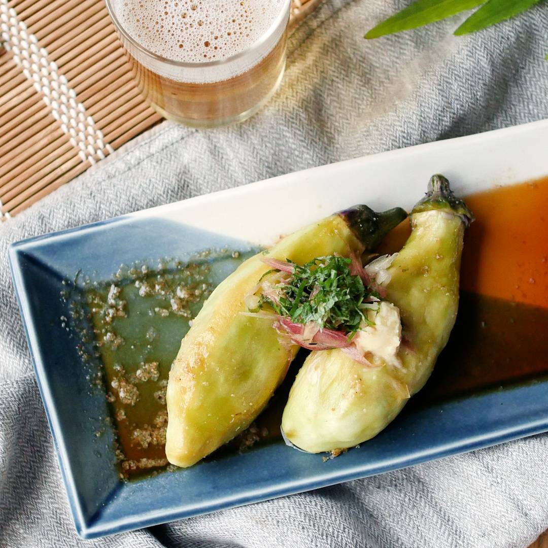 なすをレンジで丸ごと一本！加熱時間と爆発を防ぐトロトロ下処理術