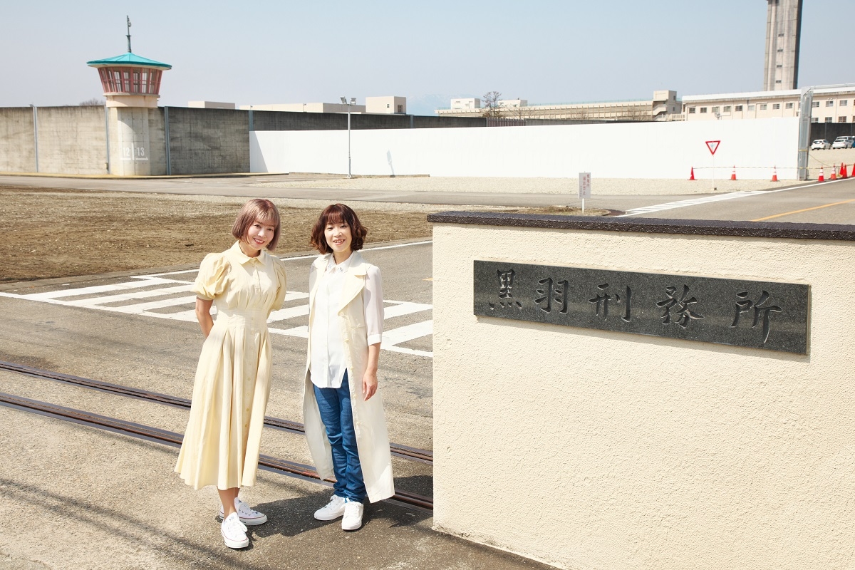 刑務所慰問を続ける芸能人の真意｜ギャラ事情と涙の現場を徹底解剖