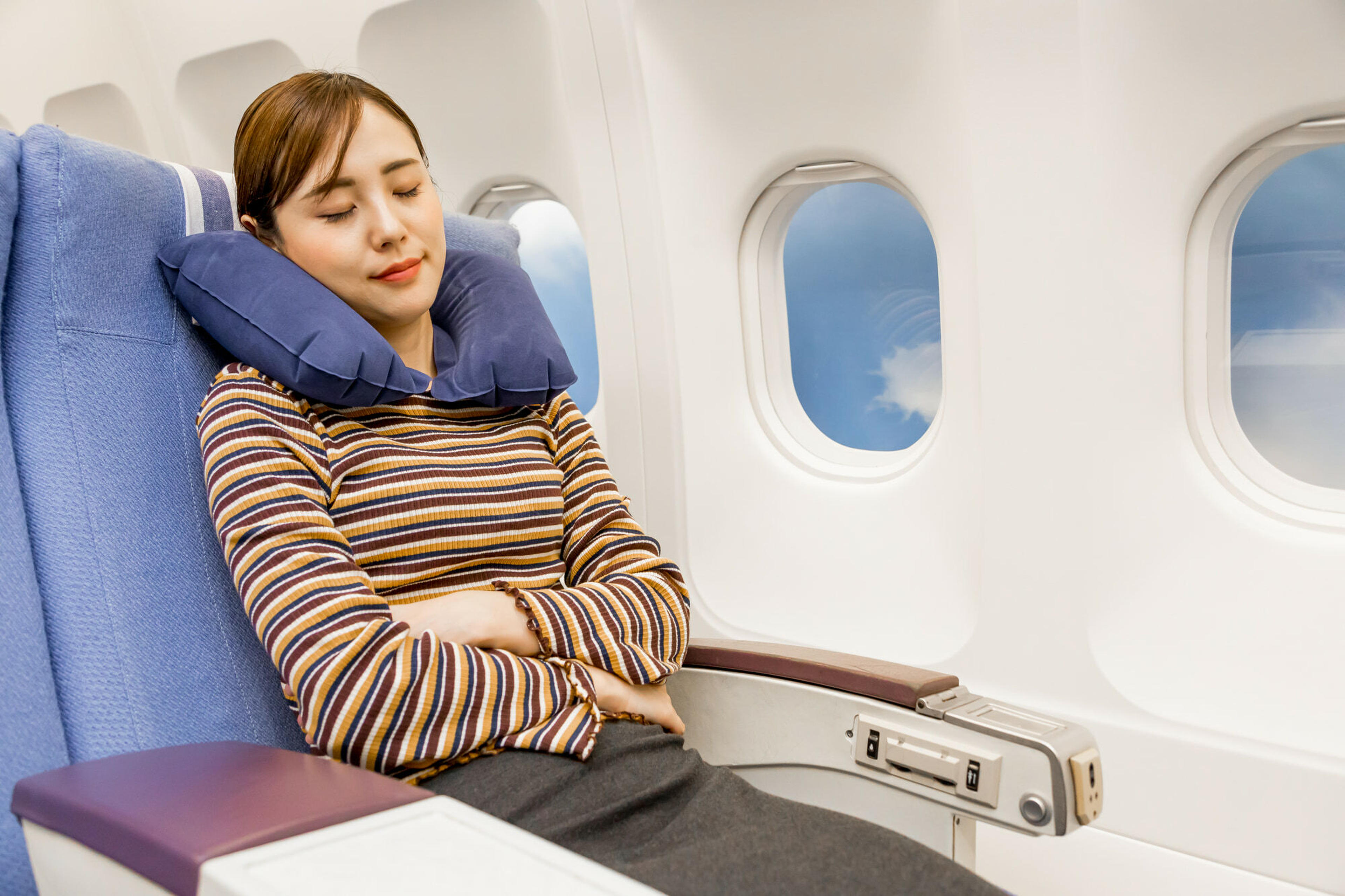 飛行機ネックピローおすすめ比較！首が痛くならない神アイテム【2026】