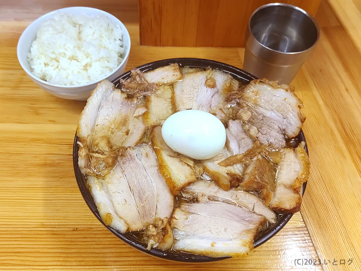 丼を覆う肉の衝撃！北大塚ラーメンの行列と現在の営業時間完全解説