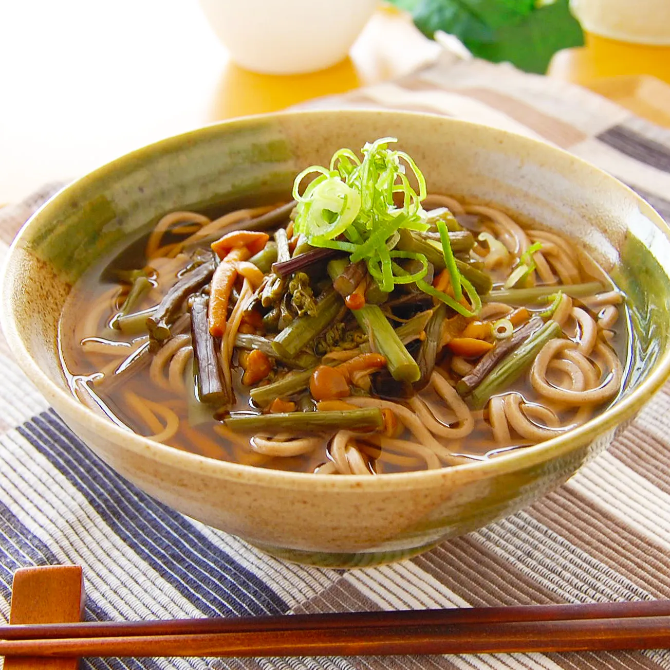 山菜そばの具は何が正解？水煮が劇的においしくなるプロの下処理術