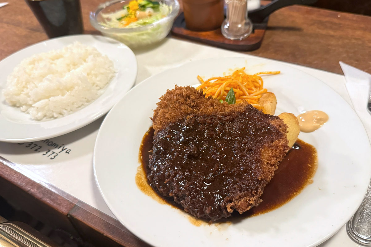 神戸三宮の老舗「欧風料理もん」名物ビフカツの真価と評判を追う