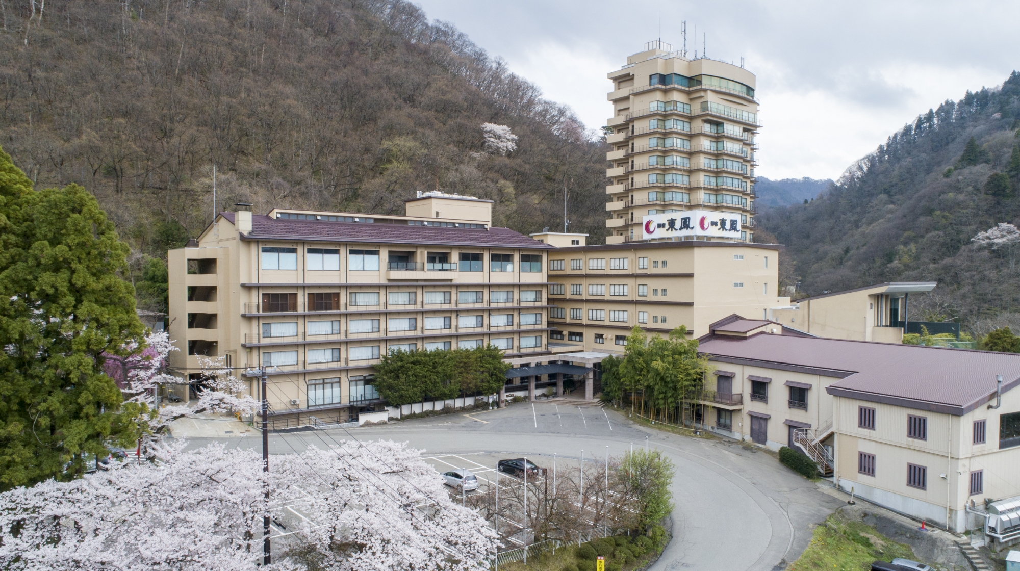 会津東山温泉「御宿東鳳」人気の秘密！絶景露天と豪華バイキング徹底検証
