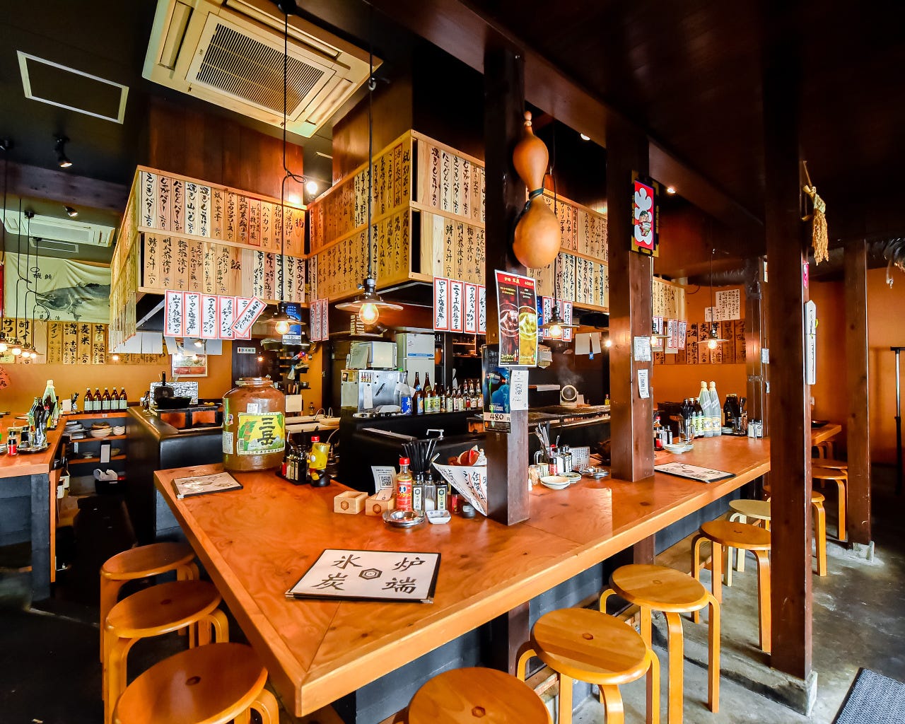 炉端氷炭薬院本店が予約困難な理由と名物メニュー徹底解剖