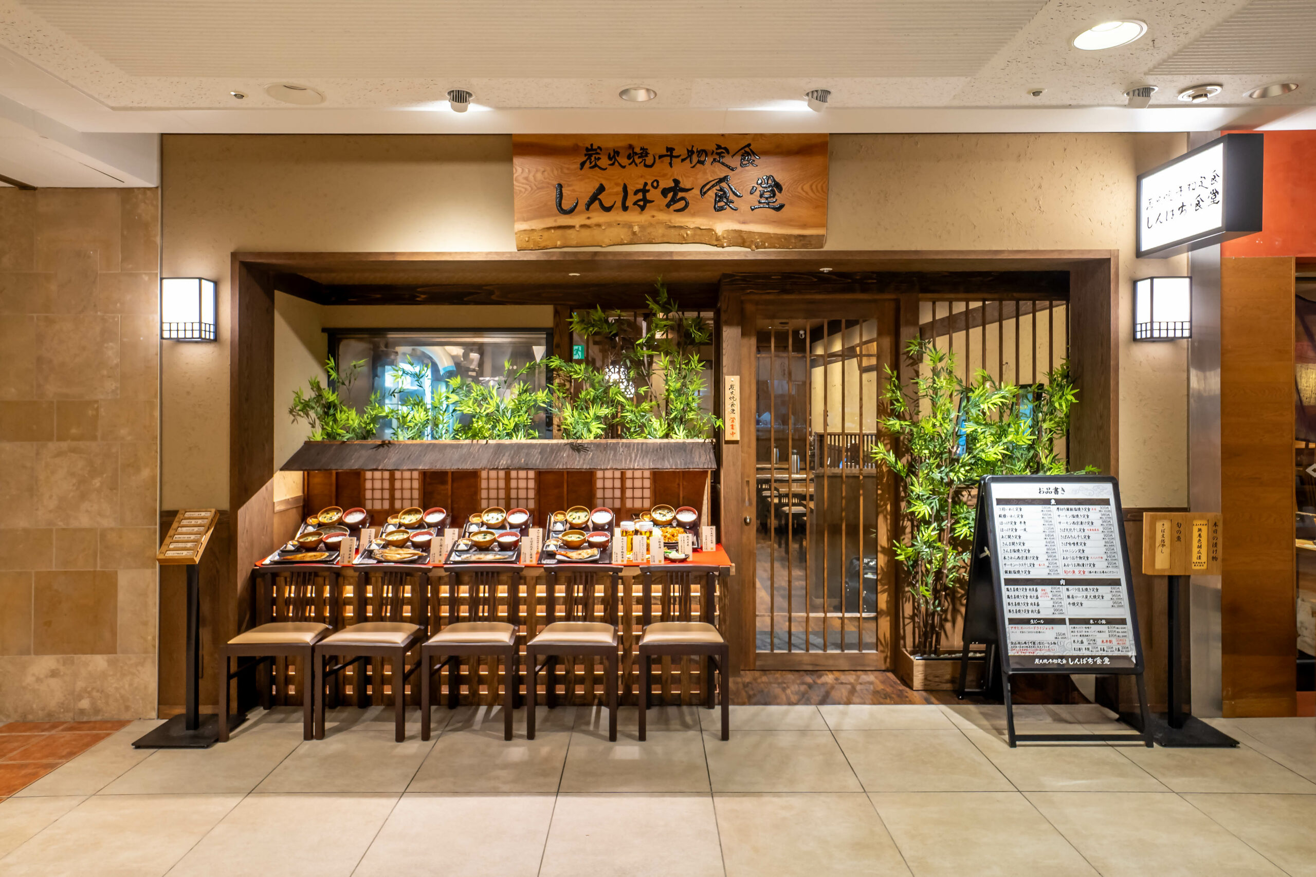 しんぱち食堂の魅力と生ビール破格の真相｜朝定食から評判まで徹底解剖