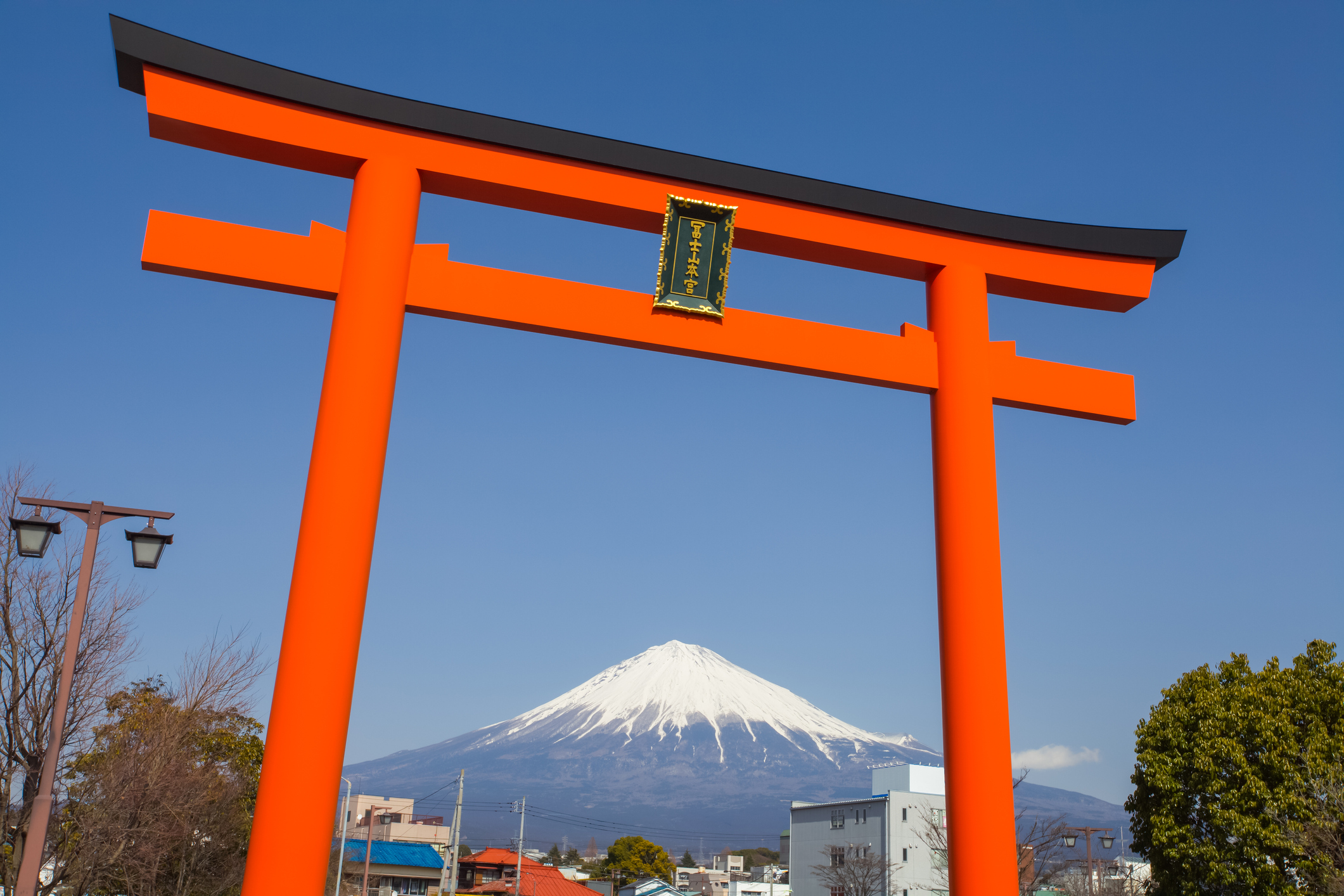 鳥居とは？神社の門が持つ本当の意味や赤い理由と正しい参拝作法