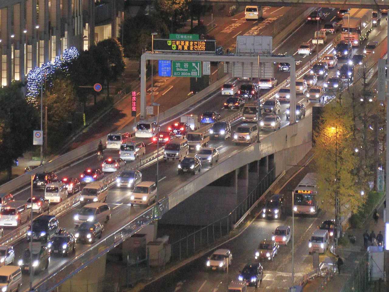 湾岸線の渋滞はなぜ多発？2026年最新の要因と回避ルート徹底解説