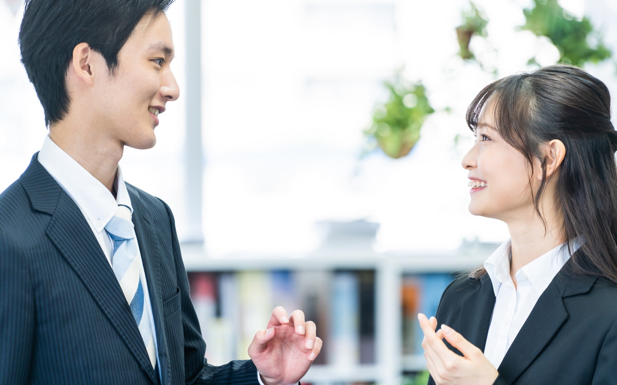 職場の好きな人の脈ありサインとは？勘違いを防ぐ2026年の社内恋愛術