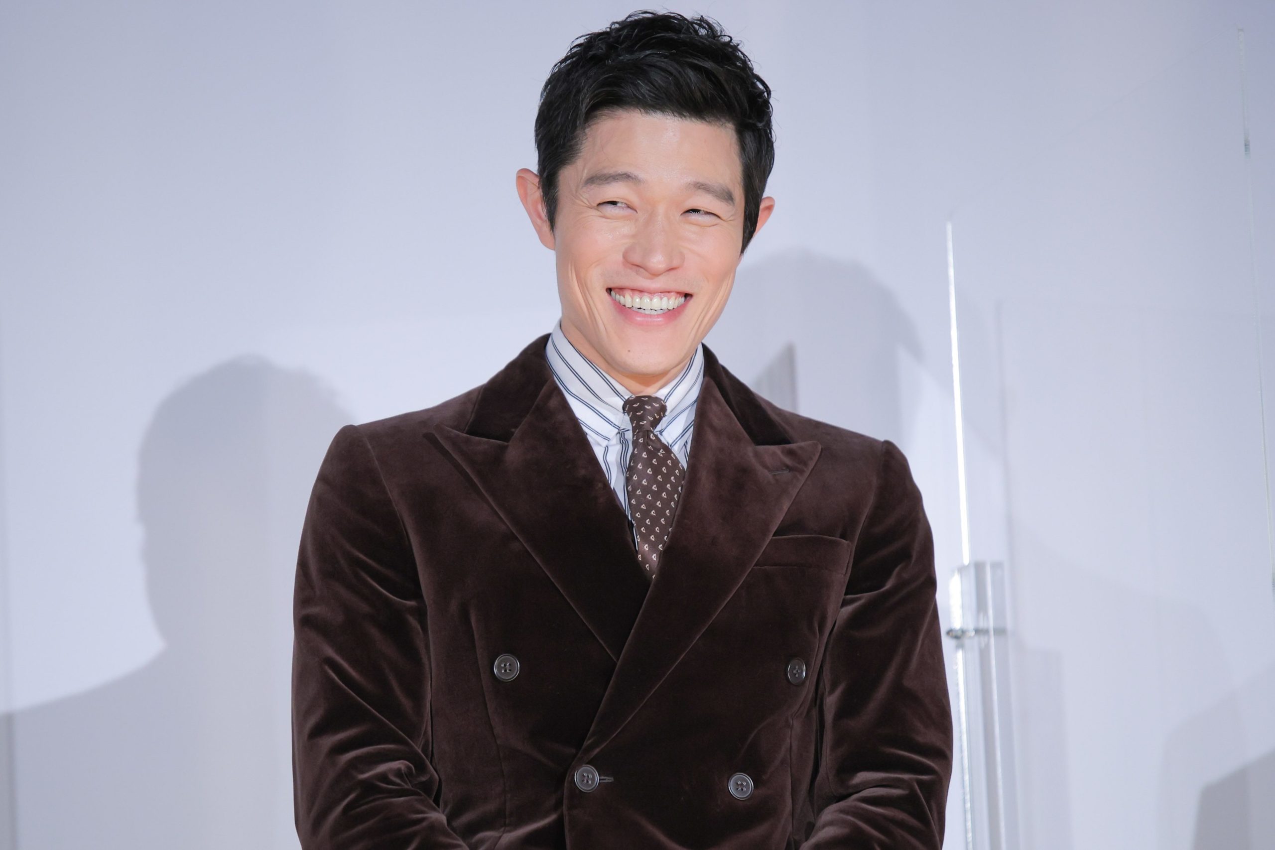 鈴木亮平の性格は良すぎる？関係者が語る人柄の評判とストイックな素顔