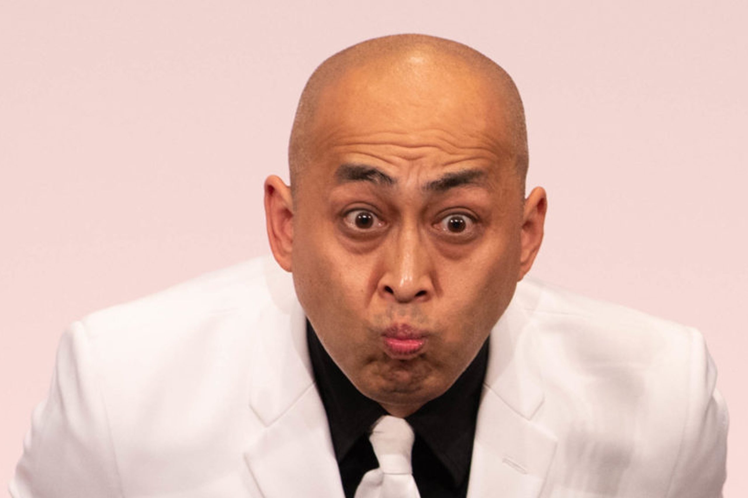 錦鯉長谷川の現在と結婚の真相！年収や歯の治療経過・下積み秘話を徹底追跡