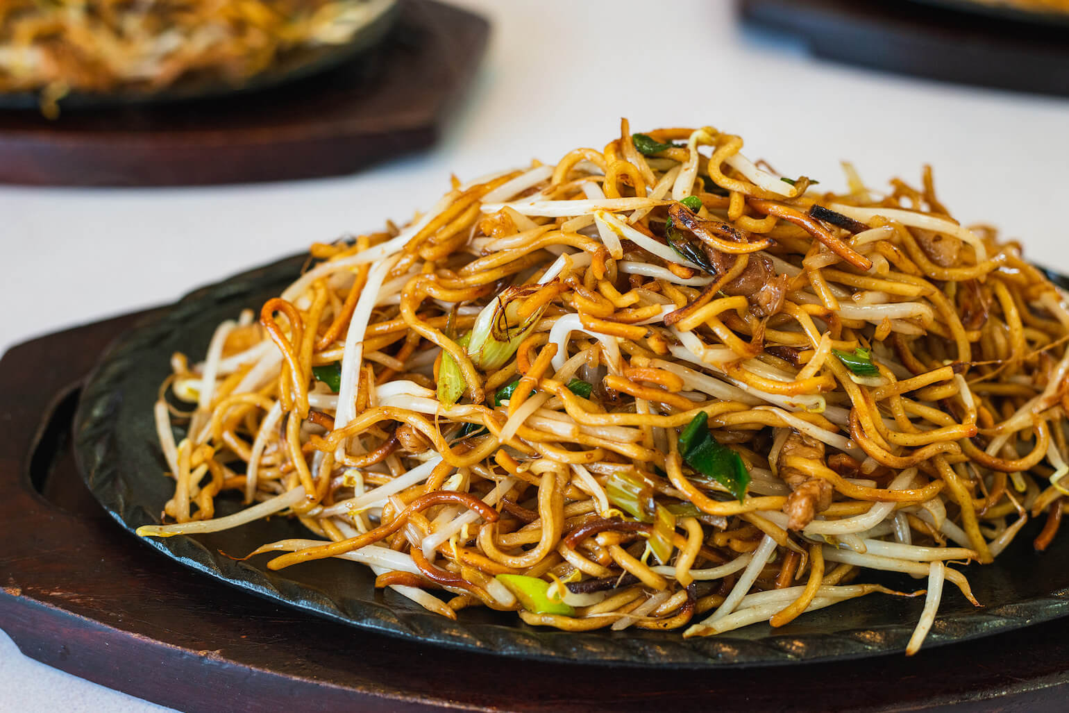 焦げ目の美学が覆す麺料理の常識――2026年、なぜ大分発「日田焼きそば」の元祖が舌の肥えた現代人を虜にするのか