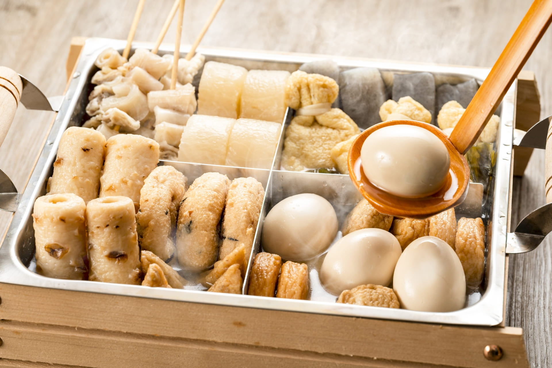 コンビニおでんがレジ横から消えた理由とは？2026年の販売実態を徹底解剖