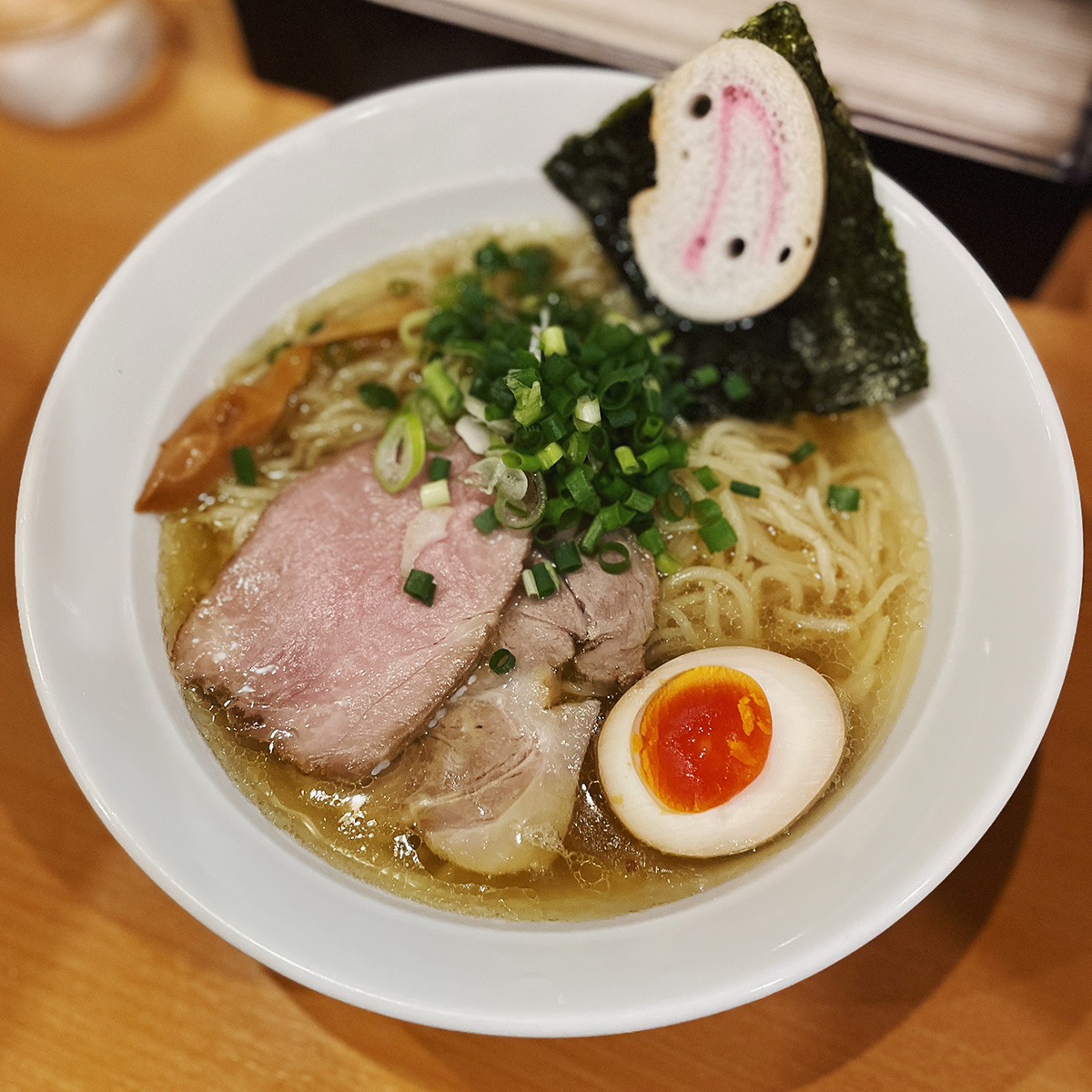 すすきの「麺屋すずらん」深夜も行列が絶えない衝撃の理由とは