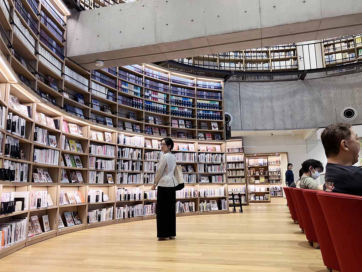 海老名市立中央図書館と蔦屋書店の評判検証！蔵書問題の真相と利用実態