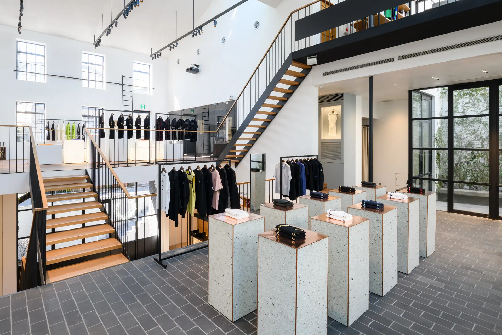 フレッドペリー店舗完全解剖2026｜旗艦店・限定品と在庫の真相