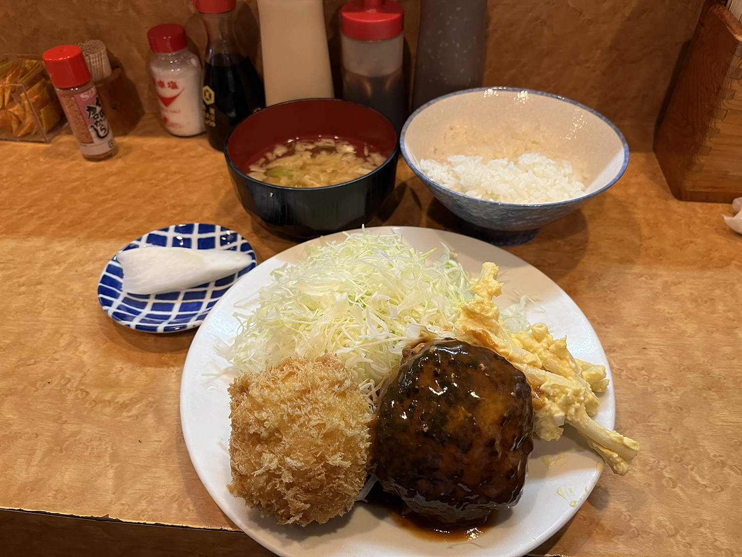 五反田「とんかつ とん金」の魅力解剖！肉厚ロースかつと行列攻略法