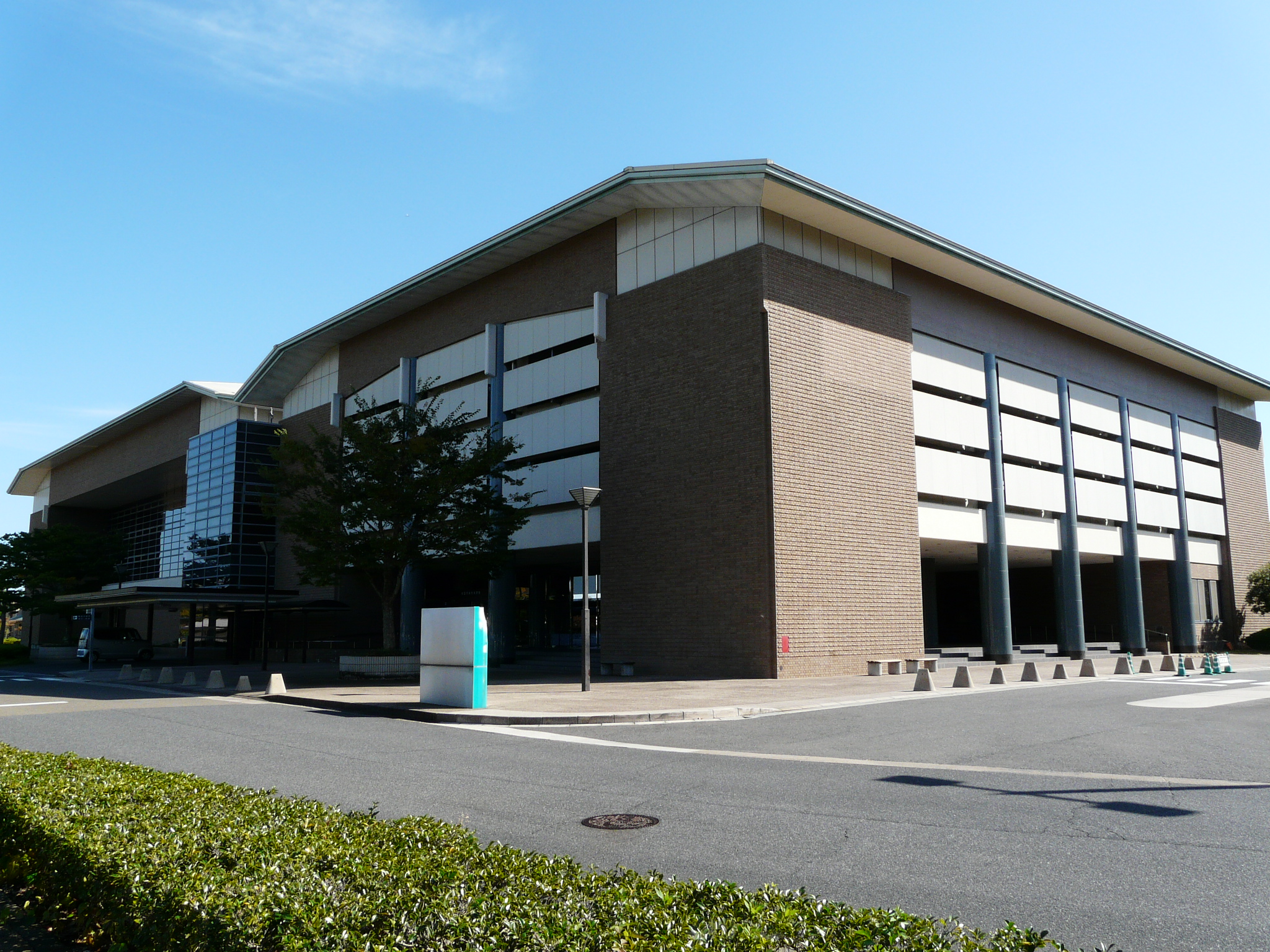 岩国市総合体育館の完全ガイド！ジム料金や予約の盲点と裏技を解説