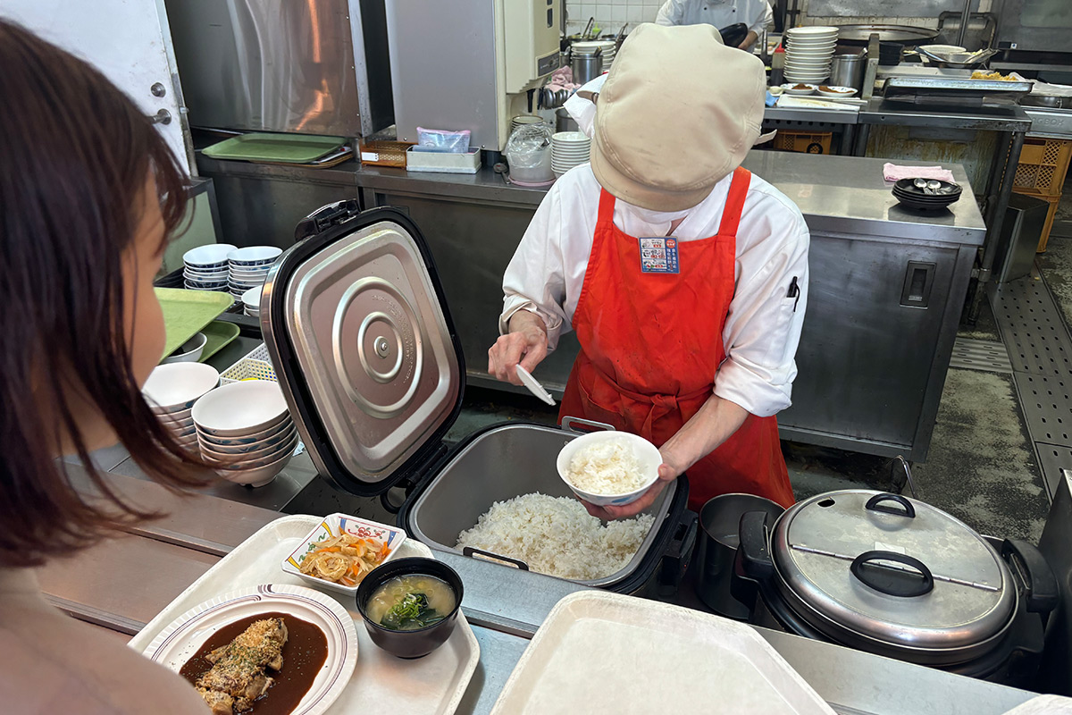魚国総本社の評判と年収の実態｜給食大手の現場口コミを徹底解剖