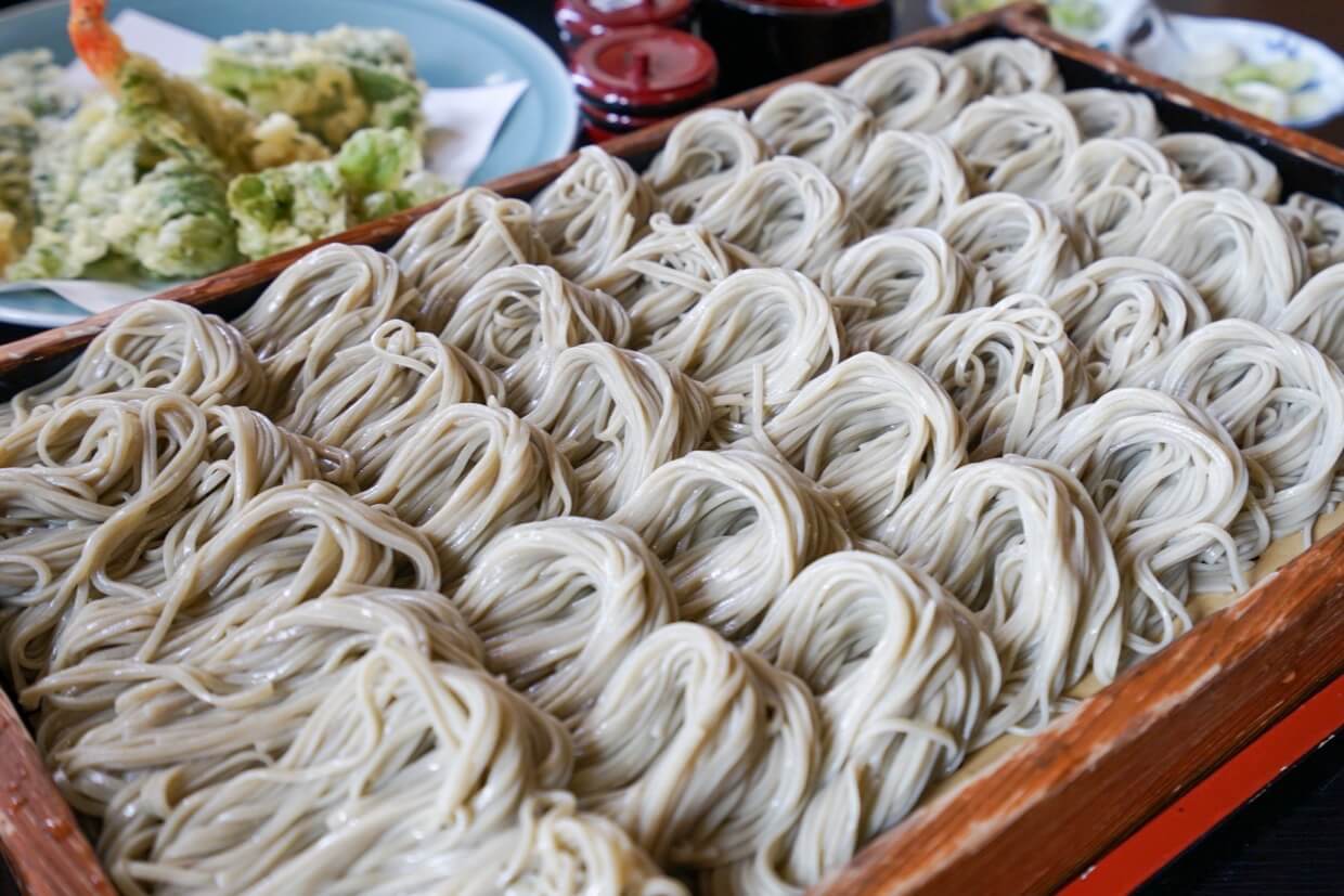 新潟へぎそばの真実！布海苔が生む極上喉ごしと地元本命名店番付
