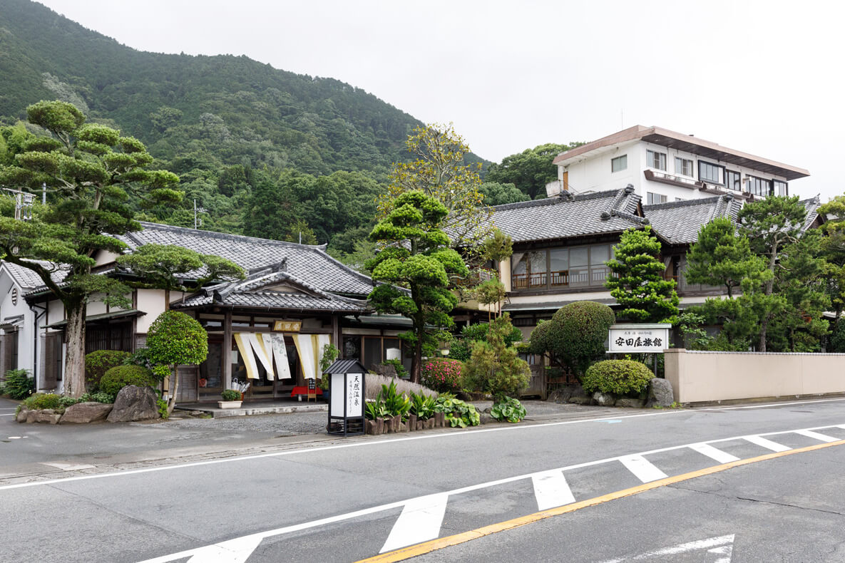 なぜ安田屋旅館に予約殺到？太宰治と聖地巡礼で愛され続ける真相を徹底解説
