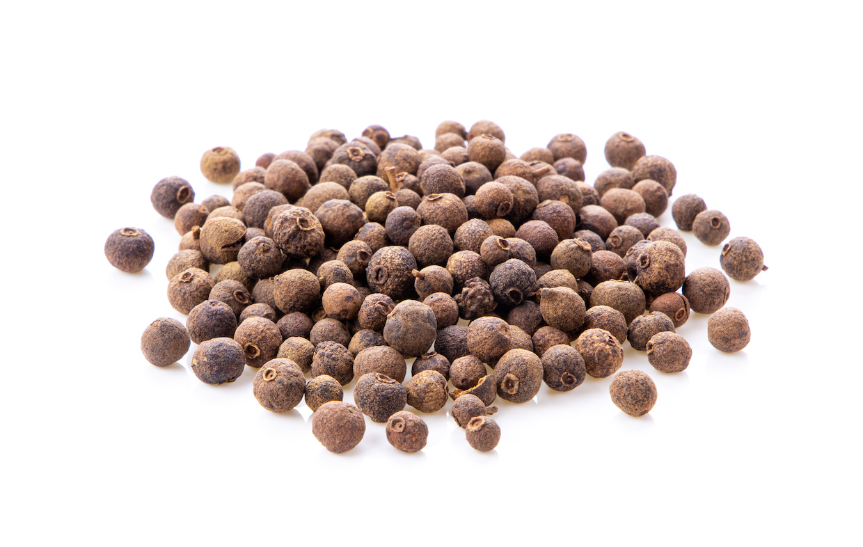 オールスパイスとは？全部入りではない驚きの正体とプロの活用術